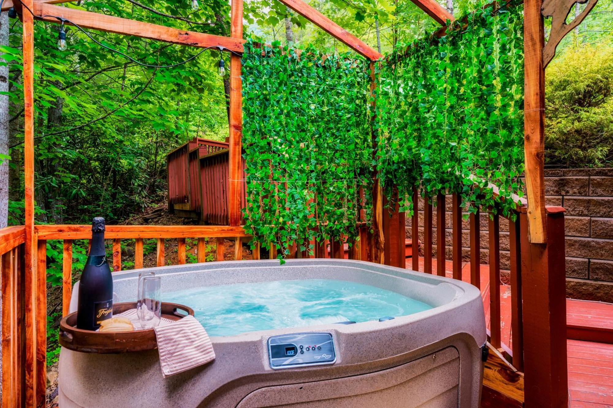 Cabin In A Gated Resort With Seasonal Resort Pool Pigeon Forge Ngoại thất bức ảnh