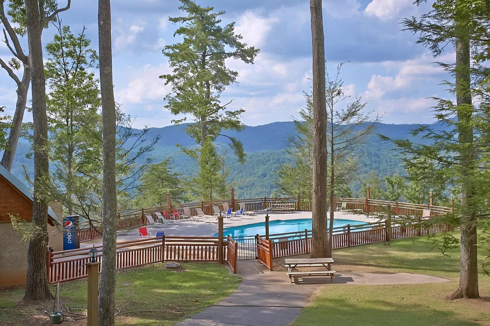 Cabin In A Gated Resort With Seasonal Resort Pool Pigeon Forge Ngoại thất bức ảnh